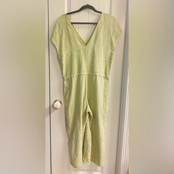 Green cropped wide leg linen jumpsuit - Picture 3 of 5